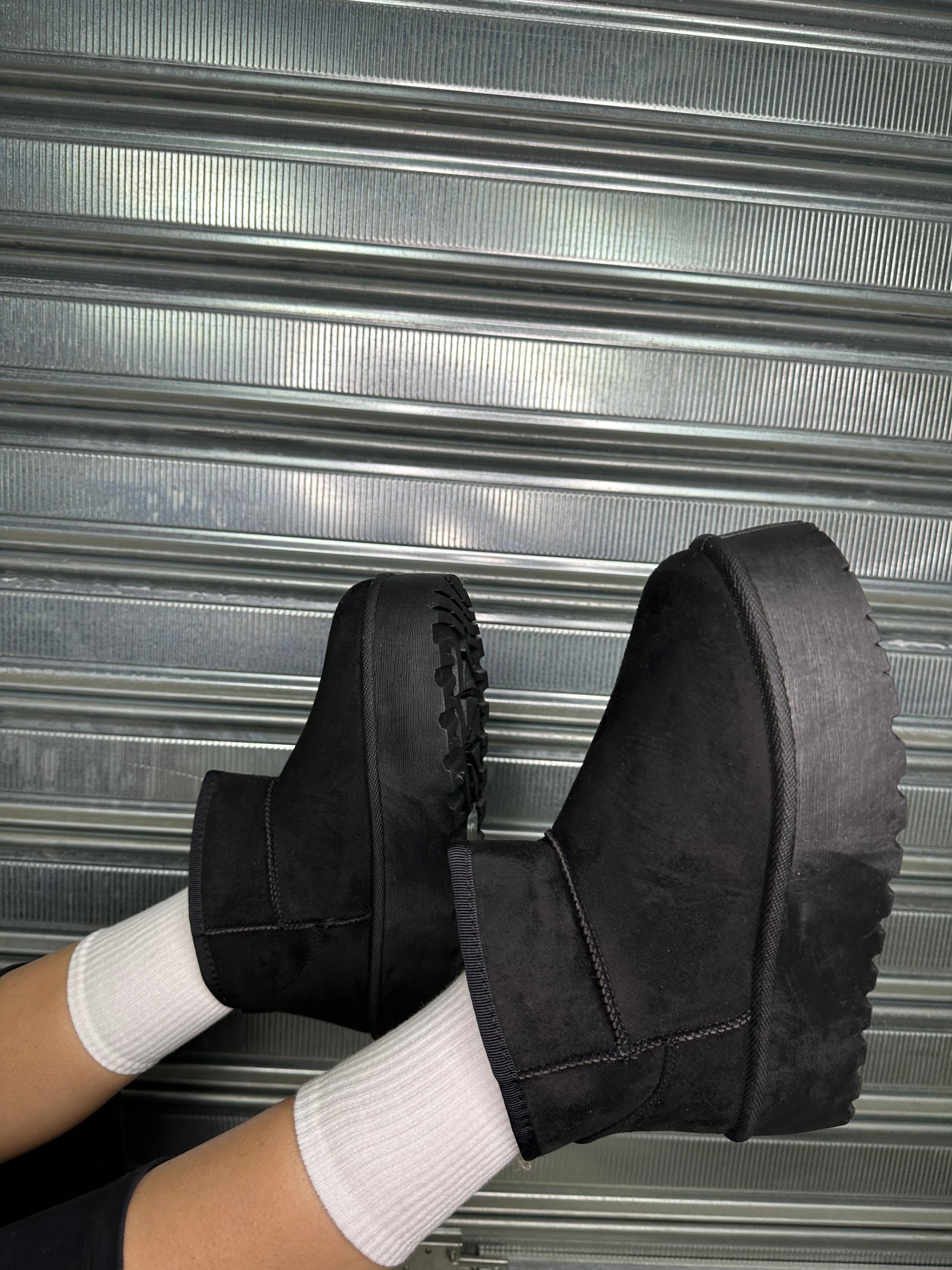 UGG PLATEAU