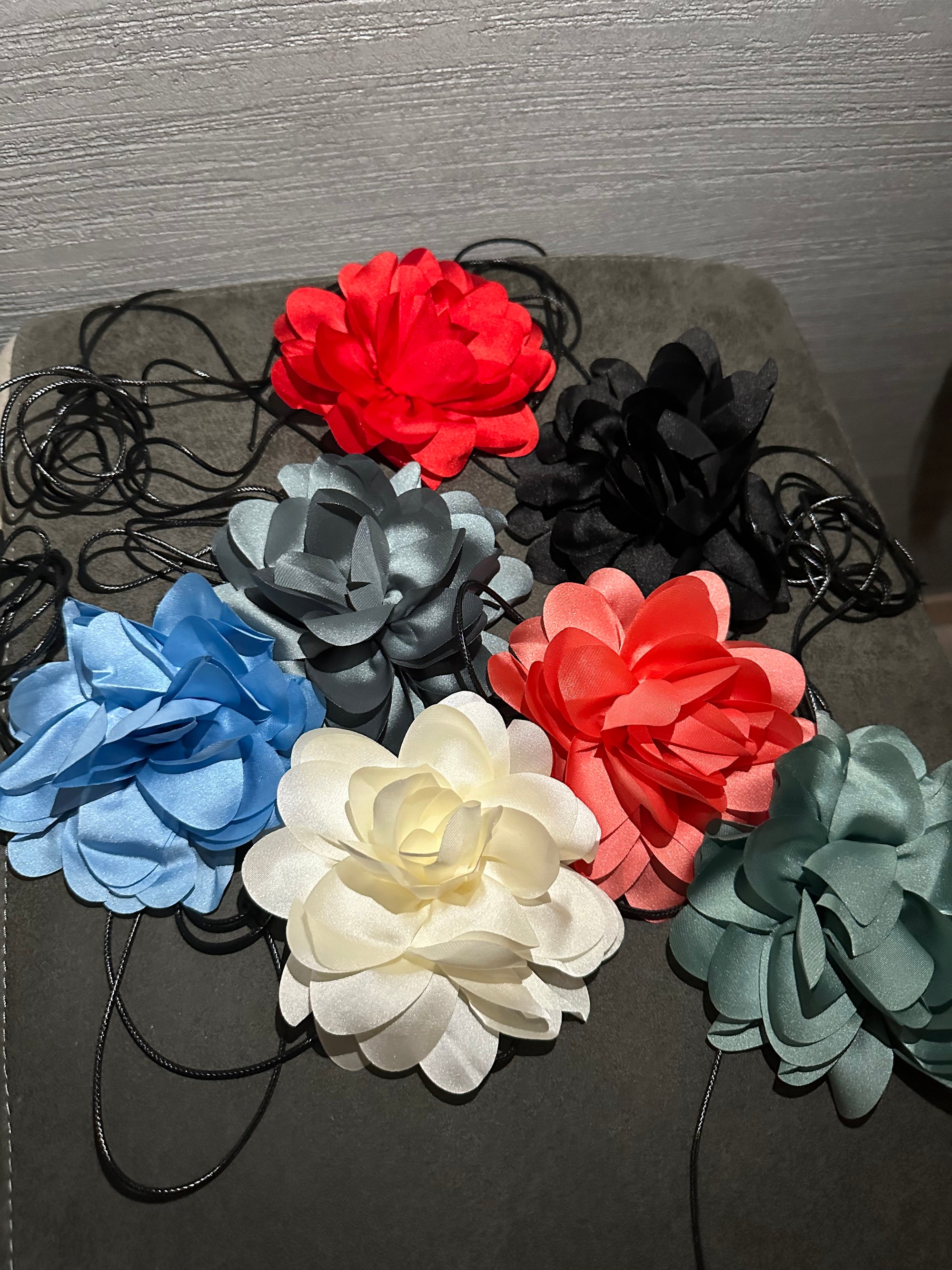 rose chocker