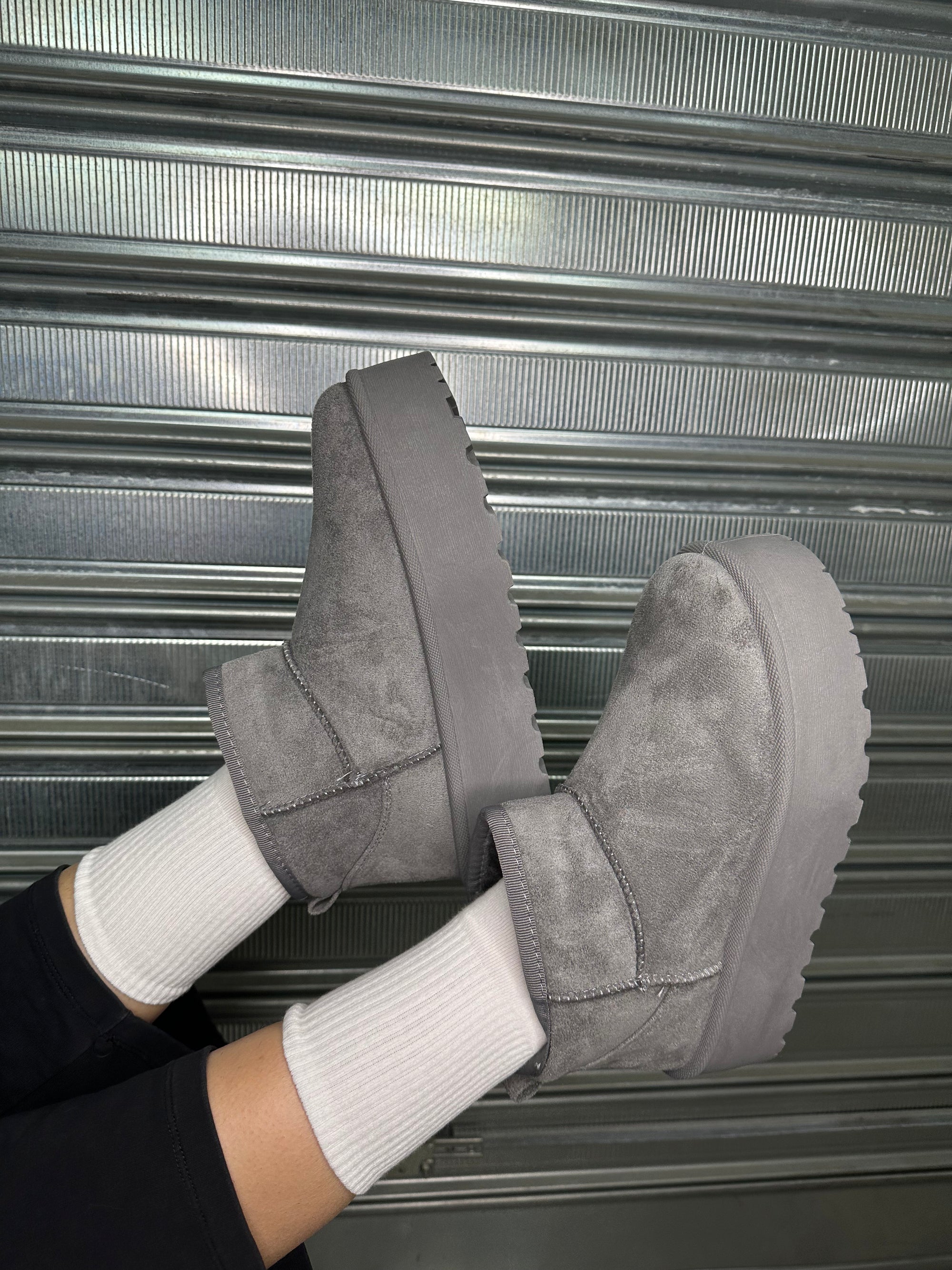 UGG PLATEAU